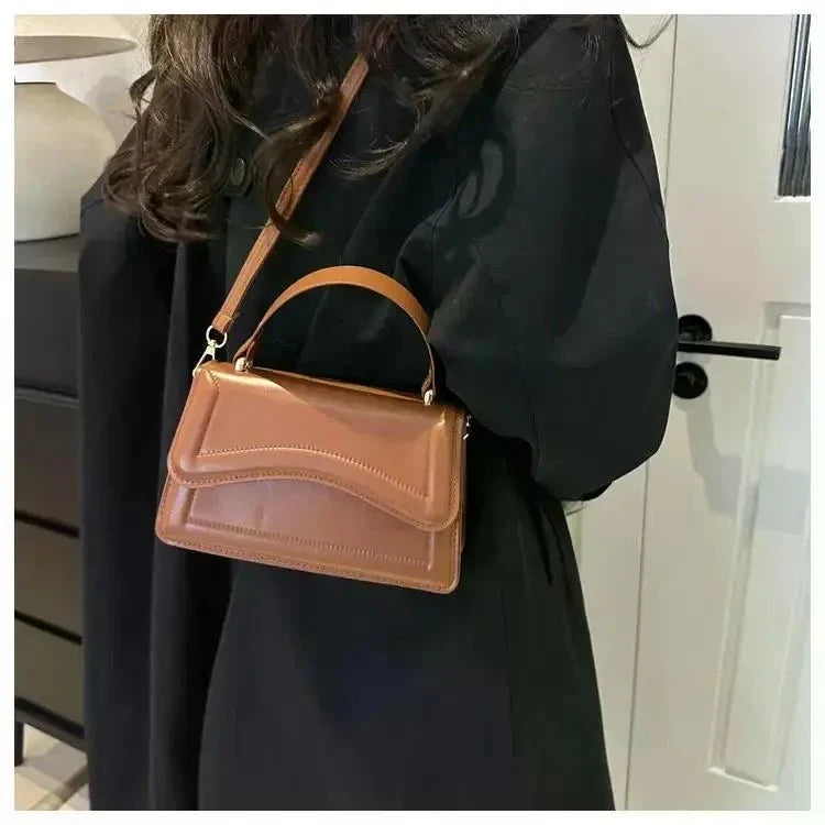 Bolso Bandolera Femenino con Diseño Estructurado Modelo Belle Époque